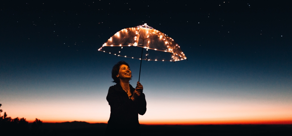 woman night umbrella2